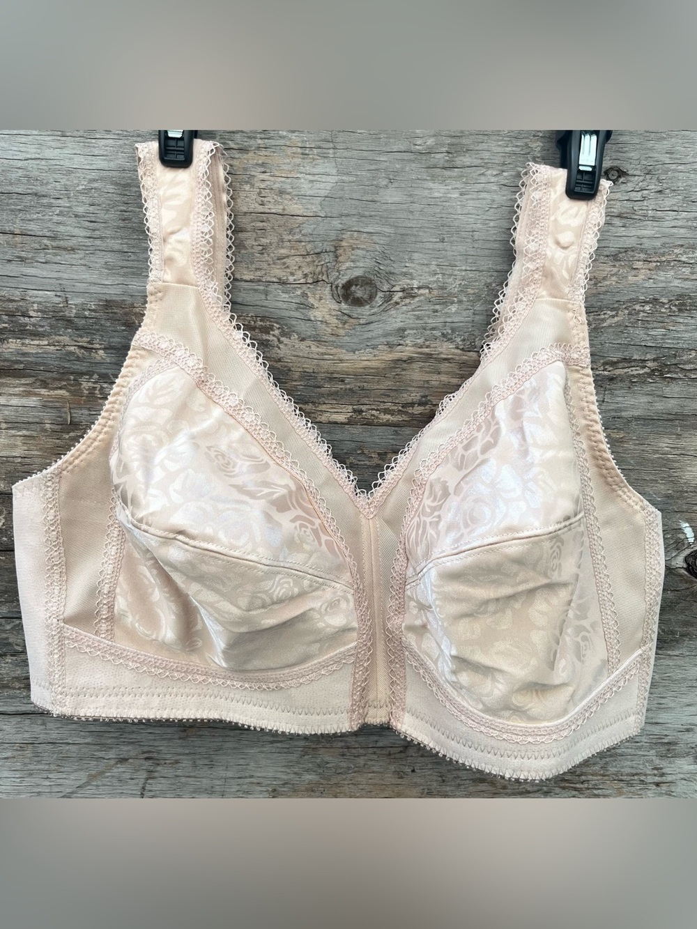 Playtex Light Pink Full-Coverage Lace Trim Bra